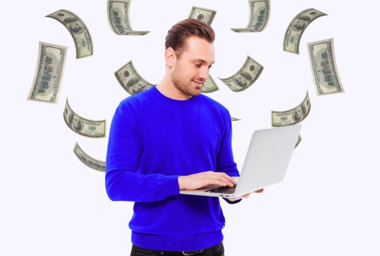 Pessoa usando notebook com notas de dólar voando ao redor, representando ganhos financeiros com campanhas de remarketing.